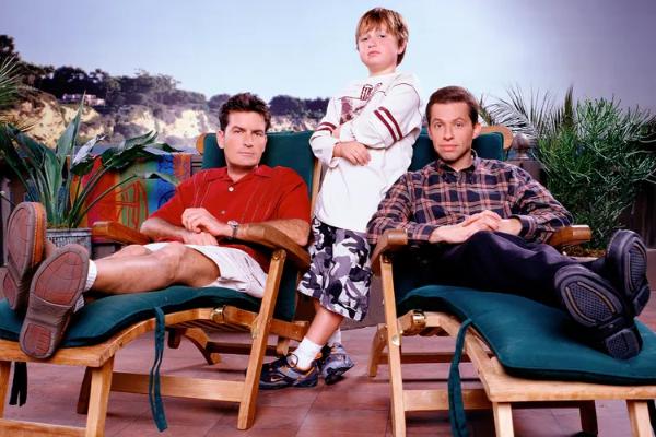 are charlie sheen and jon cryer friends,two.and.a.half.men.s03e11.santa's village of the damned cast,cast of two and a half,who plays charlie on two and a half,are jon cryer and charlie sheen still friends,two and a half men' has cast change,jon cryer salary per episode two and a half,cast of two.and a half.men
